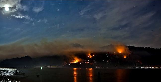 Fire in Columbia River Gorge