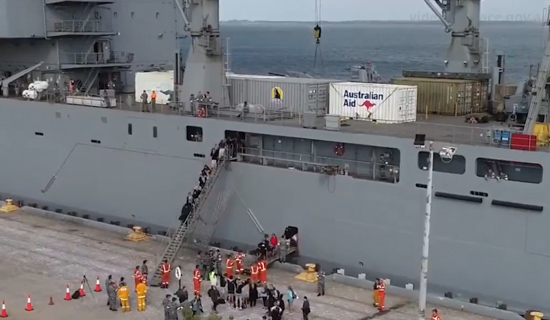 Australia bushfires evacuation Mallacoo HMAS Choulesta 