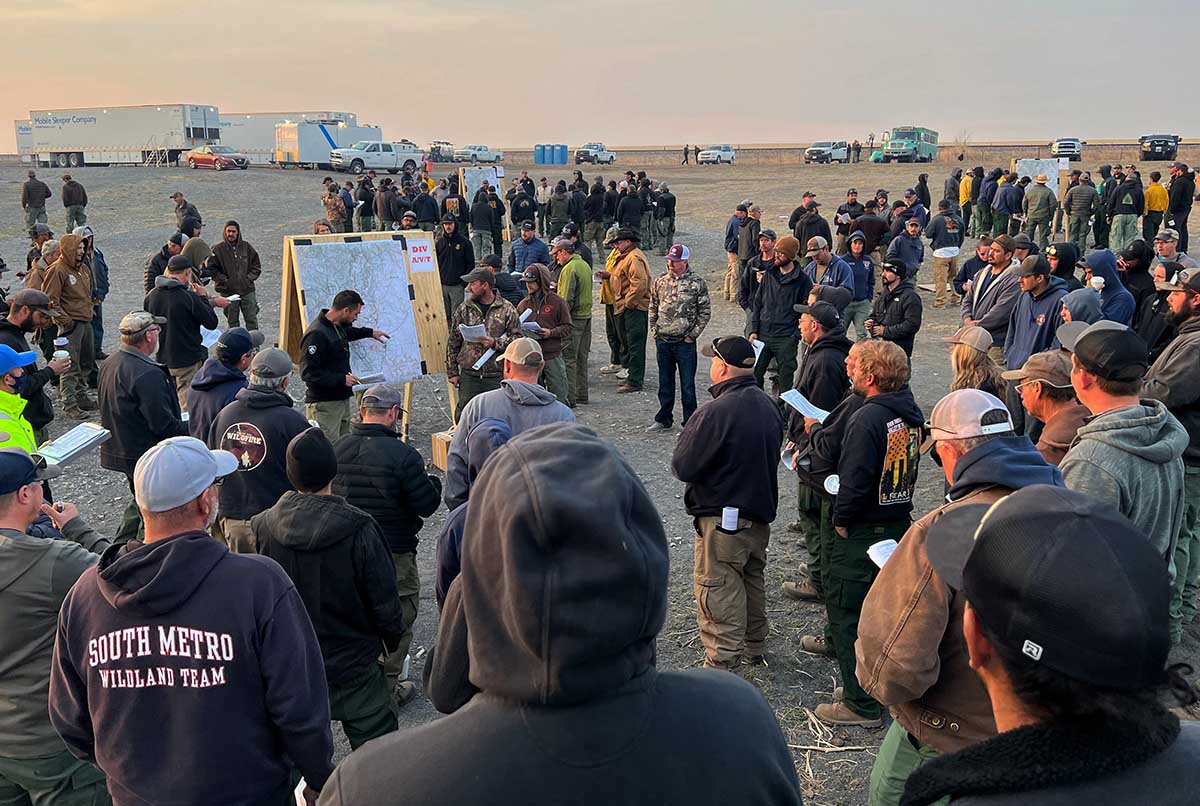 Morning briefing on the Calf Canyon - Hermits Peak Fire
