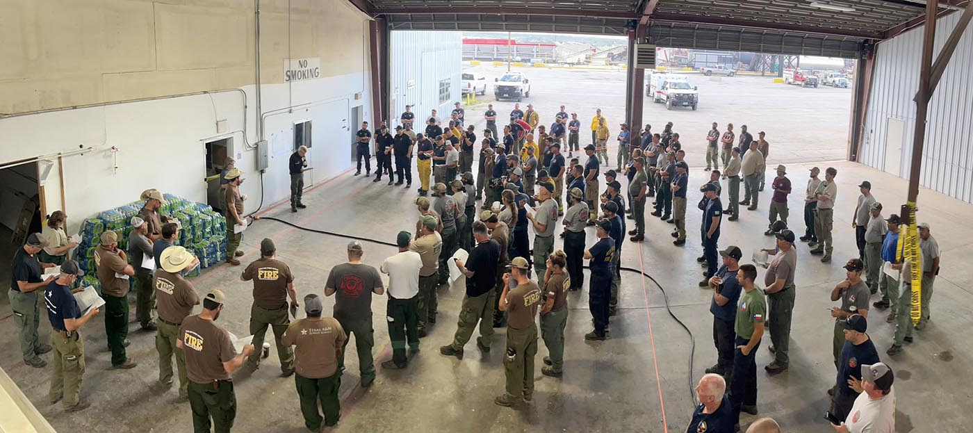 Dempsey Fire Morning briefing, 26 June 2022