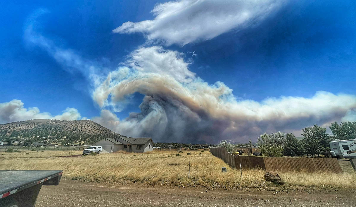 Pipeline Fire north of Flagstaff June 13, 2022, by @russdussel